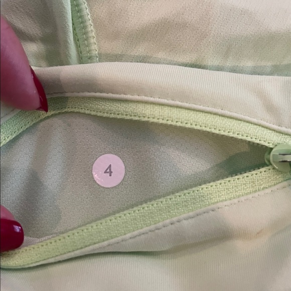 Lululemon Speed up Short neon yellow | size 4 - Picture 5 of 5